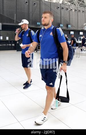 Zagabria, Croazia, 25 luglio 2022. Il calciatore GNK Dinamo Stefan Ristovski può essere visto all'aeroporto Franjo Tudjman di Zagabria, Croazia, il 25 luglio 2022. La partenza dei calciatori GNK Dinamo a Skopje prima della partita contro il FC Shkupi 1927 nel turno preliminare 2nd della UEFA Champions League. Foto: Luka Stanzl/PIXSELL Foto Stock