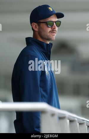 James Franklin, allenatore della testa di Durham, guarda avanti durante la partita del campionato LV= County tra il Durham County Cricket Club e il Middlesex County Cricket Club al Seat Unique Riverside, Chester le Street lunedì 25th luglio 2022. (Credit: Will Matthews | MI News) Credit: MI News & Sport /Alamy Live News Foto Stock