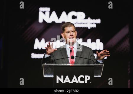 Atlantic City, Stati Uniti d'America. 18 luglio 2022. Il Segretario del lavoro degli Stati Uniti Marty Walsh ha commentato la NAACP National Convention presso l'Atlantic City Convention Center, 18 luglio 2022 ad Atlantic City, New Jersey. Credit: Matt Stanley/Dept of Labor/Alamy Live News Foto Stock