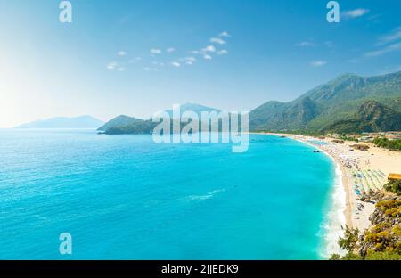 Foto grandangolare della spiaggia di oludeniz a Fethiye, Mugla, Turchia. Foto Stock