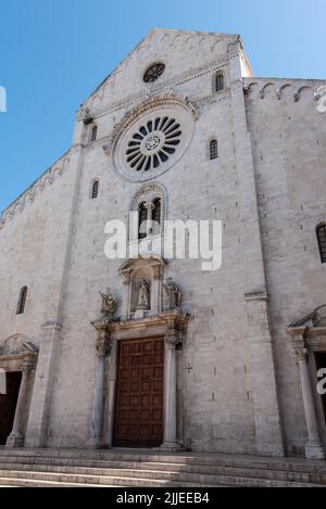 Portale della cattedrale di San Sabino a Bari Foto Stock