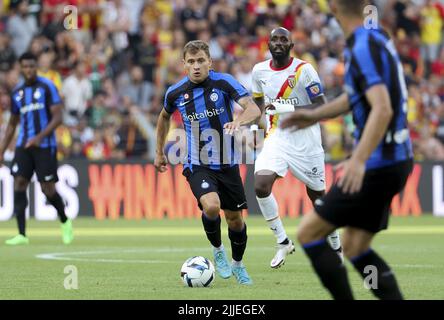 Nicolò Barella dell'Inter Milan durante la partita di calcio pre-stagione tra RC Lens e Inter Milan (FC Internazionale) il 23 luglio 2022 allo Stade Bollaert-Delelis di Lens, Francia - Foto: Jean Catuffe/DPPI/LiveMedia Foto Stock