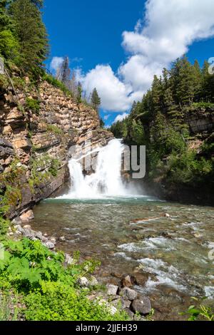 Cascata Cameron Falls nel parco nazionale Waterton Lakes, Canada Foto Stock