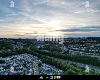 Un'immagine ad alto angolo di Deer Park Dr nelle prime ore del mattino a Plymouth, Regno Unito Foto Stock