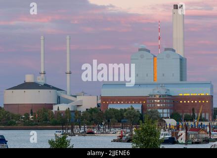 Centrale elettrica Tiefstack a luce rossa, Germania, Amburgo Foto Stock