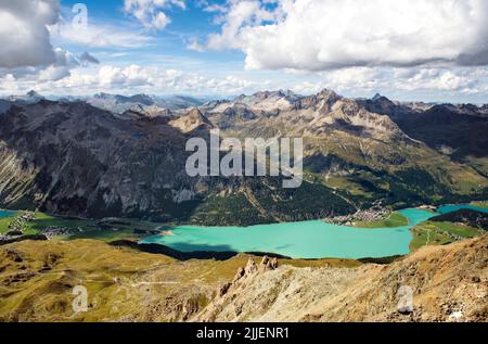 Vista da Corvatsch sui laghi dell'alta Engadina, Sils-Maria e Silvaplana, Svizzera, Grigioni, Oberengadin Foto Stock