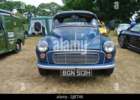 Un furgone Austin Morris del 1970 parcheggiato in mostra al 47th Historic Vehicle Gathering Classic Car Show, Powderham, Devon, Inghilterra, Regno Unito. Foto Stock