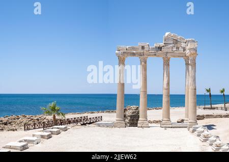Primo piano foto del tempio di Apollon nella città antica di Manavgat, Antalya. Foto Stock