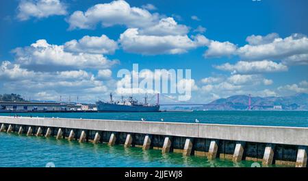 SS Jeremiah o'Brien nella Baia di San Francisco Foto Stock