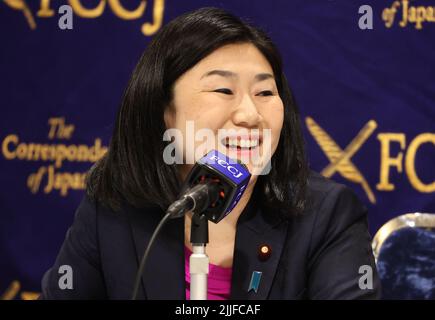 Tokyo, Giappone. 26th luglio 2022. Il ministro giapponese del digitale Karen Makishima, responsabile dell'Agenzia digitale lanciata nel settembre 2021, parla martedì 26 luglio 2022 presso il Foreign Corresponders' Club of Japan di Tokyo. Credit: Yoshio Tsunoda/AFLO/Alamy Live News Foto Stock