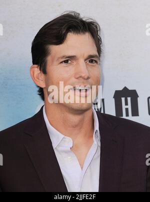 Los Angeles, California. 25th luglio 2022. Ashton Kutcher agli arrivi per LA VENDETTA Premiere, Ace Hotel Downtown Los Angeles, Los Angeles, CA 25 luglio 2022. Credit: Elizabeth Goodenough/Everett Collection/Alamy Live News Foto Stock