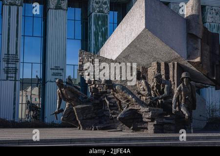 Monumento dell'insurrezione di Varsavia, dedicato all'insurrezione di Varsavia del 1944 di fronte alla Corte Suprema di Polonia a Varsavia, capitale della Polonia Foto Stock