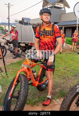 A partire dal Derby The Gib Challenge 2022, giro in bici benefica lungo la Gib River Road Kimberley Western Australia Foto Stock