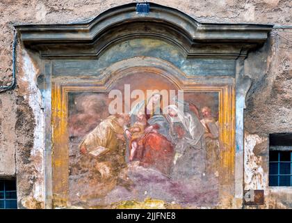 Madonna col Bambino e Santi Francesca e Benedetto in via Teatro di Marcello, Roma, Italia Foto Stock