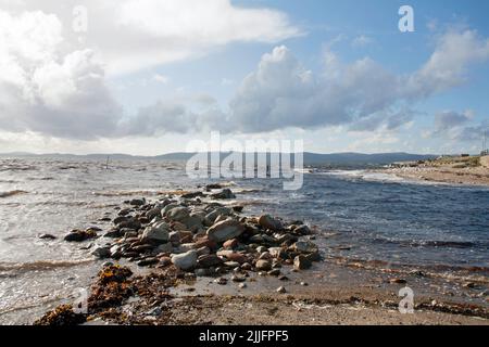 Drumadoon Bay si affaccia sul Kilbrannan Sound a Balckwaterfoot l'isola di Arran Nord Ayrshire Scozia Foto Stock