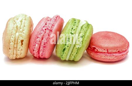 Dolci e appetitosi biscotti di macaroon su sfondo bianco. Foto Stock