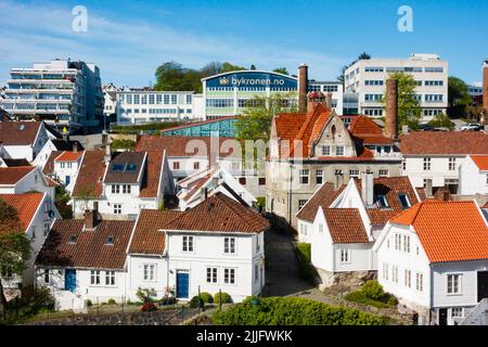 Case in legno tradizionali norvegesi dipinte di bianco a Stavanger, Norvegia Foto Stock