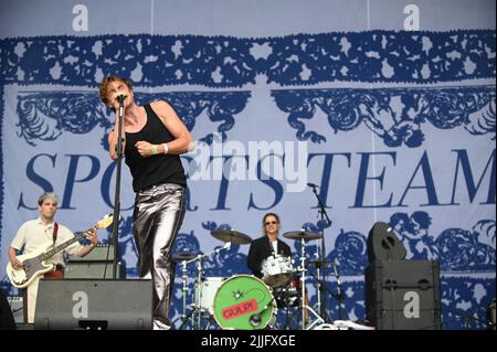 Squadra sportiva che si esibisce al Tramlines Festival , UK , 24.07.2022 Foto Stock