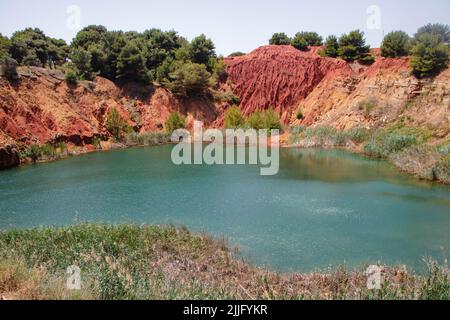 Grotta di bauxite e laghetto di Otranto, Puglia Foto Stock