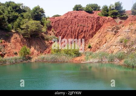 Grotta di bauxite e laghetto di Otranto, Puglia Foto Stock