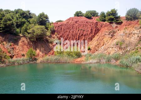 Grotta di bauxite e laghetto di Otranto, Puglia Foto Stock