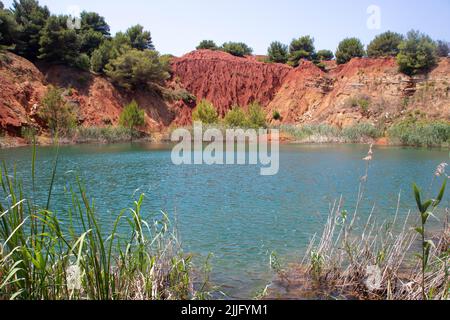 Grotta di bauxite e laghetto di Otranto, Puglia Foto Stock