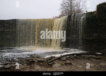 Cascata di Jägala a Tallinn, Harjumaa, Estonia in autunno Foto Stock