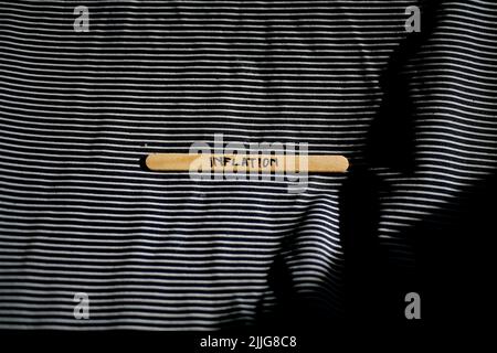 Parola di inflazione su un bastone di gelato di legno Foto Stock