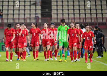 Kashima, Giappone. 26th luglio 2022. I giocatori della Cina sono visti dopo una partita femminile del campionato di calcio EAFF (East Asian Football Federation) 2022 e-1 contro il Giappone allo Stadio di calcio Kashima nella città di Kashima nella prefettura di Ibaraki, Giappone, 26 luglio 2022. Credit: Zhang Xiaoyu/Xinhua/Alamy Live News Foto Stock