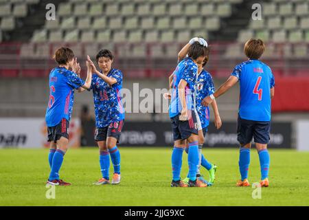 Kashima, Giappone. 26th luglio 2022. I giocatori del Giappone sono visti dopo una partita femminile del campionato di calcio EAFF (East Asian Football Federation) 2022 e-1 contro la Cina allo Stadio di calcio Kashima nella città di Kashima nella prefettura di Ibaraki, Giappone, 26 luglio 2022. Credit: Zhang Xiaoyu/Xinhua/Alamy Live News Foto Stock