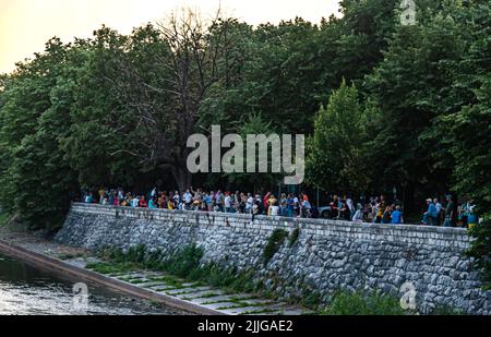 I cittadini di Sarajevo protestano per due giorni davanti all'edificio dell'OHR contro la modifica della legge elettorale in Bosnia Foto Stock