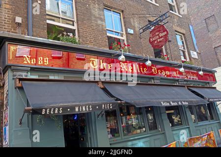 No89, The Nellie Dean of Soho pub - birra, vini, torte - 89 Dean St, Londra, Inghilterra, UK, W1D 3SU - dal 1967 ( The Highlander ) Foto Stock