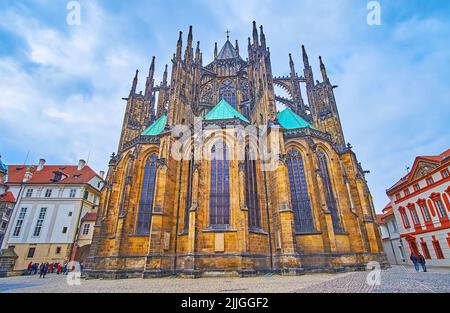 L'abside dell'imponente cattedrale gotica di San Vito Metropolitan, situata nel complesso del Castello di Praga, quartiere Hradcany, Praga, Repubblica Ceca Foto Stock