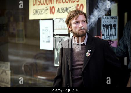 RICHARD DORMER, BUONE VIBRAZIONI, 2012 Foto Stock