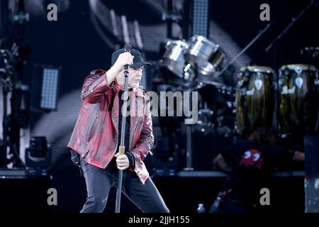 Torino, Italia. 30th giugno 2022. Concerto allo stadio olimpico di Torino 30-06-2022 nella foto: Vasco Rossi Credit: Independent Photo Agency/Alamy Live News Foto Stock