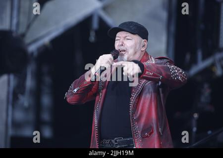 Torino, Italia. 30th giugno 2022. Concerto allo stadio olimpico di Torino 30-06-2022 nella foto: Vasco Rossi Credit: Independent Photo Agency/Alamy Live News Foto Stock