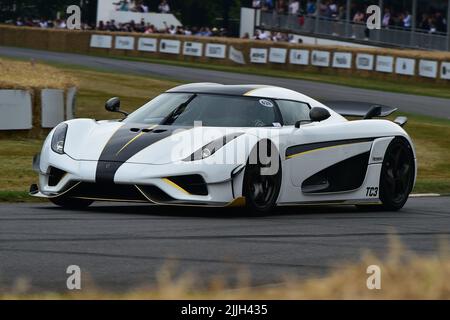 Koenigsegg Regera, Michelin Supercar Run, un'opportunità per vedere, ascoltare e avvicinarsi alle vetture più prestigiose del mondo, e per pochi fortunati Foto Stock