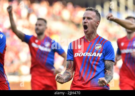 Pilsen, Repubblica Ceca. 26th luglio 2022. Jan Sykora di Plzen festeggia un gol durante il turno di qualificazione della Champions League 2nd, la partita di ritorno Viktoria Plzen contro HJK Helsinki a Pilsen, Repubblica Ceca, 26 luglio 2022. Credit: Miroslav Chaloupka/CTK Photo/Alamy Live News Foto Stock