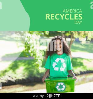Composizione dell'america ricicla il testo del giorno sopra la ragazza afroamericana con il simbolo di riciclaggio Foto Stock