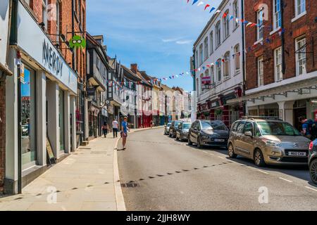 SHREWSBURY, Regno Unito - 11 LUGLIO 2022: Street view a Shrewsbury, la città della contea di Shropshire Foto Stock