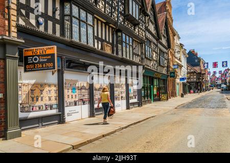 SHREWSBURY, Regno Unito - 11 LUGLIO 2022: Street view a Shrewsbury, la città della contea di Shropshire. Foto Stock