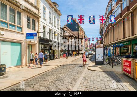 SHREWSBURY, Regno Unito - 11 LUGLIO 2022: Street view a Shrewsbury, la città della contea di Shropshire. Foto Stock