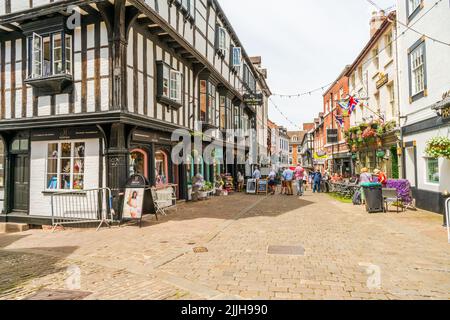 SHREWSBURY, Regno Unito - 11 LUGLIO 2022: Street view a Shrewsbury, la città della contea di Shropshire. Foto Stock