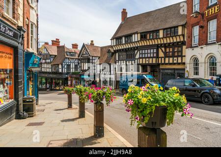 SHREWSBURY, Regno Unito - 11 LUGLIO 2022: Street view a Shrewsbury, la città della contea di Shropshire. Foto Stock