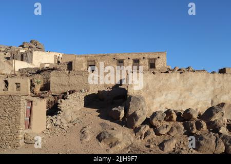 Belle case nubiane a Heissa Island, Assuan, Egitto Foto Stock