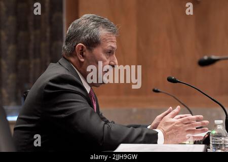 26 luglio 2022, Washington, Distry of Columbia, USA: US Federal Bureau of Prisons MICHAEL CARVAJAL testimonia dinanzi al Senato Homeland Security and governal Affair Committee About corruzione, abuso e cattiva condotta presso il penitenziario americano di Atlanta durante un'audizione di inchiesta oggi il 26 luglio 2022 presso il Dirksen Senate/Capitol Hill a Washington DC, USA. (Credit Image: © Lenin Nolly/ZUMA Press Wire) Foto Stock