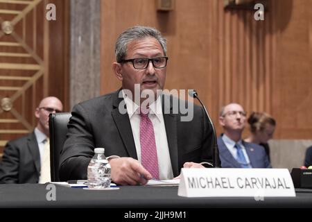 26 luglio 2022, Washington, Distry of Columbia, USA: US Federal Bureau of Prisons MICHAEL CARVAJAL testimonia dinanzi al Senato Homeland Security and governal Affair Committee About corruzione, abuso e cattiva condotta presso il penitenziario americano di Atlanta durante un'audizione di inchiesta oggi il 26 luglio 2022 presso il Dirksen Senate/Capitol Hill a Washington DC, USA. (Credit Image: © Lenin Nolly/ZUMA Press Wire) Foto Stock