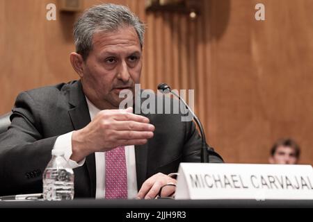 26 luglio 2022, Washington, Distry of Columbia, USA: US Federal Bureau of Prisons MICHAEL CARVAJAL testimonia dinanzi al Senato Homeland Security and governal Affair Committee About corruzione, abuso e cattiva condotta presso il penitenziario americano di Atlanta durante un'audizione di inchiesta oggi il 26 luglio 2022 presso il Dirksen Senate/Capitol Hill a Washington DC, USA. (Credit Image: © Lenin Nolly/ZUMA Press Wire) Foto Stock