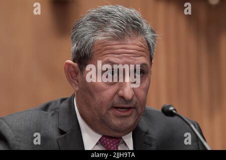 26 luglio 2022, Washington, Distry of Columbia, USA: US Federal Bureau of Prisons MICHAEL CARVAJAL testimonia dinanzi al Senato Homeland Security and governal Affair Committee About corruzione, abuso e cattiva condotta presso il penitenziario americano di Atlanta durante un'audizione di inchiesta oggi il 26 luglio 2022 presso il Dirksen Senate/Capitol Hill a Washington DC, USA. (Credit Image: © Lenin Nolly/ZUMA Press Wire) Foto Stock