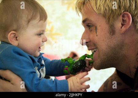 RYAN GOSLING, posto al di là dei pini, 2012 Foto Stock